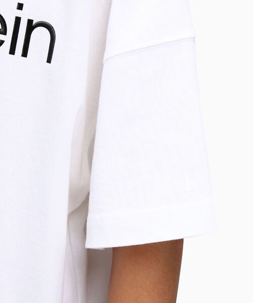 Calvin Klein(カルバン・クライン)の「ロゴプリント Tシャツ(Tシャツ/カットソー・メンズ・ブラック/ホワイト・L/M/S)」の9枚目の写真