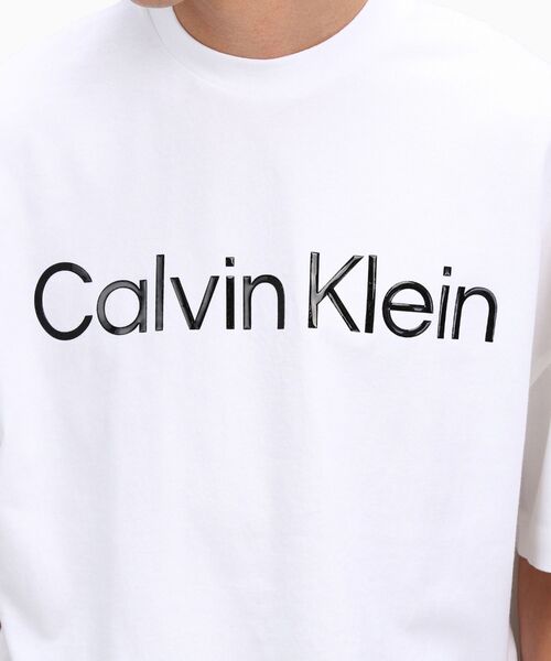 Calvin Klein(カルバン・クライン)の「ロゴプリント Tシャツ(Tシャツ/カットソー・メンズ・ブラック/ホワイト・L/M/S)」の13枚目の写真