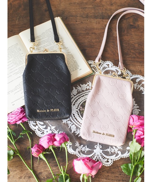 Maison de FLEUR（メゾンドフルール）の「モノグラムがまぐちポシェット（スマホグッズ・レディース・ピンク/ブラック・FREE）」の6枚目の写真