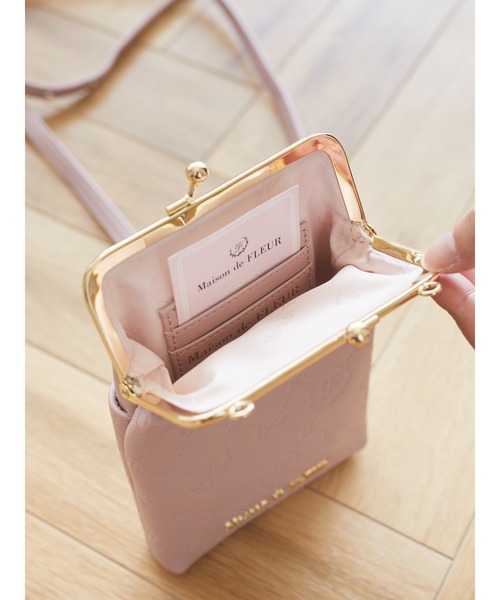 Maison de FLEUR（メゾンドフルール）の「モノグラムがまぐちポシェット（スマホグッズ・レディース・ピンク/ブラック・FREE）」の4枚目の写真