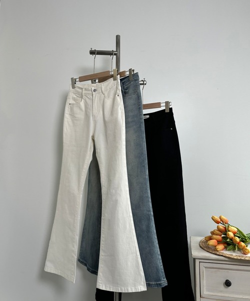 aimoha（アイモハ）の「美シルエット　セミフレアデニムパンツ（デニムパンツ・レディース・ネイビー/ブルー/ホワイト/ブラック・MEDIUM/X-SMALL/SMALL/LARGE/X-LARGE）」の12枚目の写真