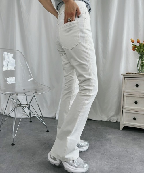 aimoha（アイモハ）の「美シルエット　セミフレアデニムパンツ（デニムパンツ・レディース・ネイビー/ブルー/ホワイト/ブラック・MEDIUM/X-SMALL/SMALL/LARGE/X-LARGE）」の15枚目の写真