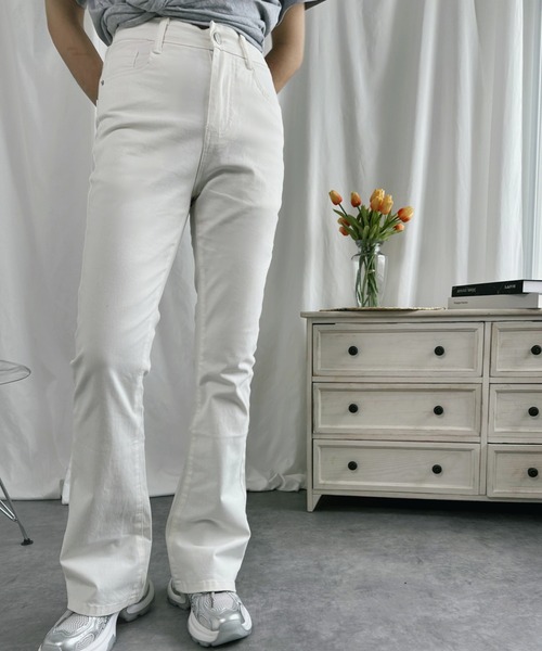 aimoha（アイモハ）の「美シルエット　セミフレアデニムパンツ（デニムパンツ・レディース・ネイビー/ブルー/ホワイト/ブラック・MEDIUM/X-SMALL/SMALL/LARGE/X-LARGE）」の17枚目の写真