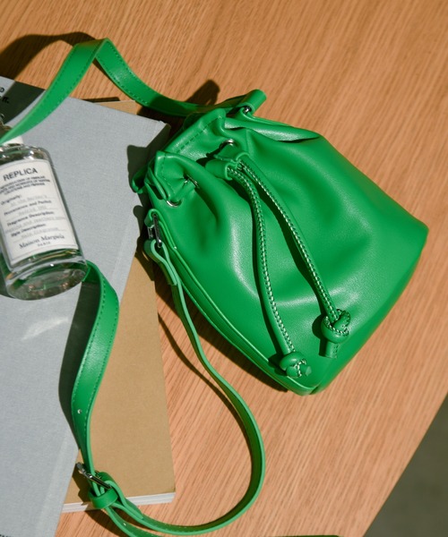 folka（フォルカ）の「3-BV エマ エコレザー巾着バッグ ミニバッグ