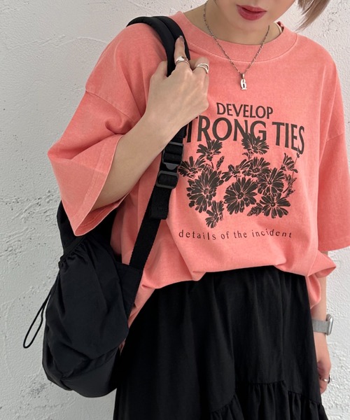 apres jour mignon（アプレジュールミニョン）の「ピグメントヴィンテージライクロックTシャツ2【ZOZOTOWN限定アイテム】（Tシャツ/カットソー・レディース・ピンク/ネイビー/その他/ブラウン系その他/ブラック系その他2/ブラック系その他・X-LARGE/フリー）」の5枚目の写真
