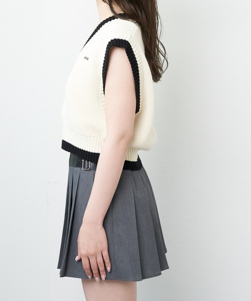 Chico（チコ）の「短丈バイカラーニットベスト（ベスト・レディース・アイボリー/ブラック/ブラック系その他/ホワイト系その他・FREE）」の16枚目の写真