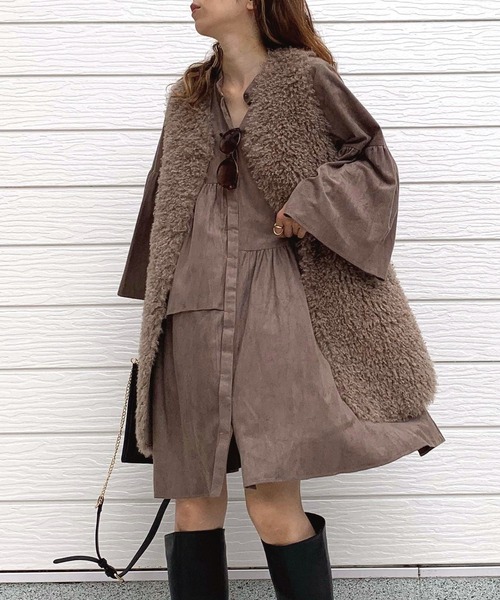 Q（キュー）の「リバー プードルファーベスト（ベスト・レディース・ベージュ/ダークブラウン・MEDIUM）」の2枚目の写真