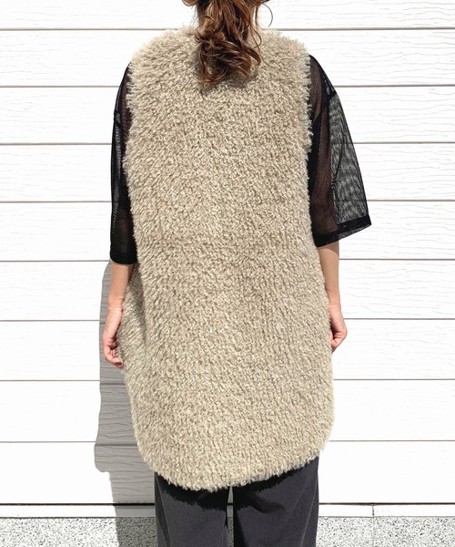 Q（キュー）の「リバー プードルファーベスト（ベスト・レディース・ベージュ/ダークブラウン・MEDIUM）」の19枚目の写真