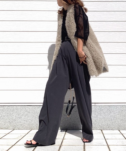 Q（キュー）の「リバー プードルファーベスト（ベスト・レディース・ベージュ/ダークブラウン・MEDIUM）」の21枚目の写真