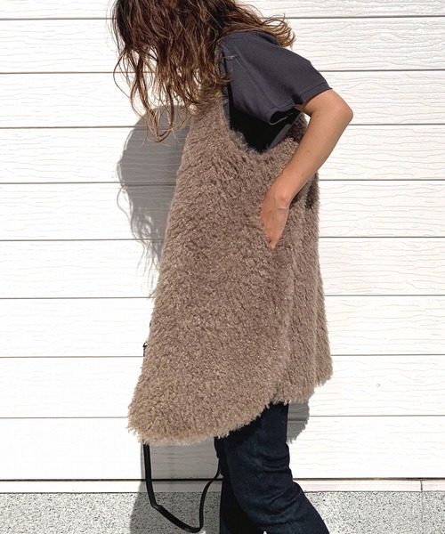 Q（キュー）の「リバー プードルファーベスト（ベスト・レディース・ベージュ/ダークブラウン・MEDIUM）」の22枚目の写真
