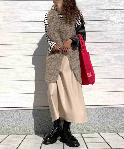 Q（キュー）の「リバー プードルファーベスト（ベスト・レディース・ベージュ/ダークブラウン・MEDIUM）」の16枚目の写真