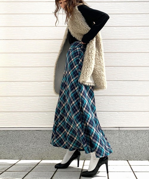 Q（キュー）の「リバー プードルファーベスト（ベスト・レディース・ベージュ/ダークブラウン・MEDIUM）」の15枚目の写真