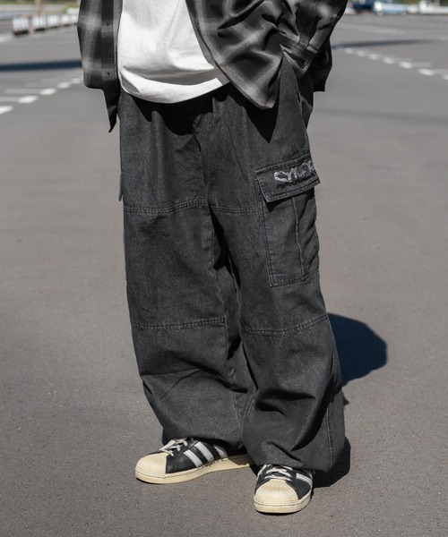 kutir（クティール）の「刺繍入りアソートダブルニーカーゴパンツ（カーゴパンツ・メンズ・グレー/ブラック系その他/ブラック・SMALL/LARGE/MEDIUM）」の4枚目の写真