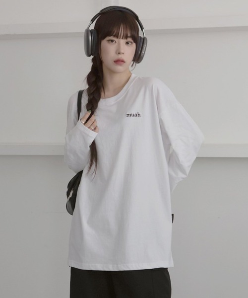 muahmuah(ムーアムーア)の「A'GEM/9 × .kom『muah muah/ムーアムーア』STITCH LOGO LONG SLEEVE T-SHIRT/ステッチロゴ 長袖Tシャツ(Tシャツ/カットソー・レディース・ホワイト/ブラック・FREE)」の3枚目の写真