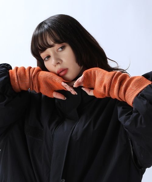 JEANASIS（ジーナシス）の「プレーティングアームカバー/979297（アームカバー・レディース・ブラック系その他/オレンジ系その他/グリーン系その他・FREE）」の15枚目の写真