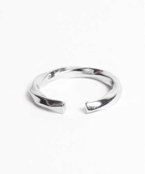 INNOCENT(イノセント)の「【sterling silver】 フリーサイズ ツイストリング(リング・レディース・ゴールド/シルバー・FREE)」の4枚目の写真