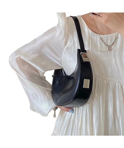 Birthday room(バースデイルーム)の「2WAYラウンドスモールバッグ(ハンドバッグ・レディース・ホワイト/ブラック・FREE)」の4枚目の写真