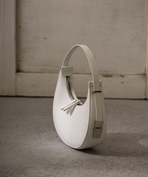 Birthday room(バースデイルーム)の「2WAYラウンドスモールバッグ(ハンドバッグ・レディース・ホワイト/ブラック・FREE)」の14枚目の写真