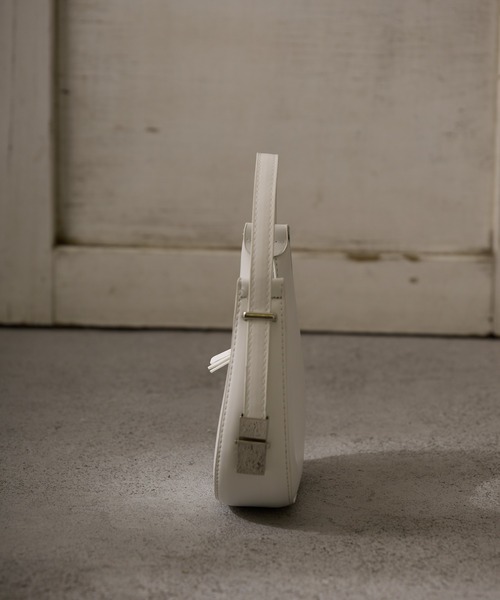 Birthday room(バースデイルーム)の「2WAYラウンドスモールバッグ(ハンドバッグ・レディース・ホワイト/ブラック・FREE)」の8枚目の写真