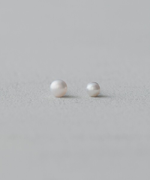 and cloud(アンドクラウド)の「Pearl Asymmetry Pierce(ピアス(両耳用)・レディース・ブラック/シルバー・FREE)」の13枚目の写真