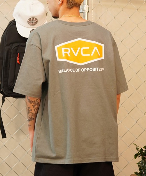 RVCA（ルーカ）の「RVCA/ルーカ バックプリントTシャツ ロゴTee オーバーサイズ BE041-225（Tシャツ/カットソー・メンズ・グレー/カーキ/ホワイト/スミクロ・L/M/S）」の4枚目の写真