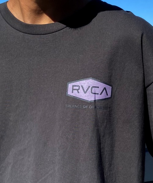 RVCA（ルーカ）の「RVCA/ルーカ バックプリントTシャツ ロゴTee オーバーサイズ BE041-225（Tシャツ/カットソー・メンズ・グレー/カーキ/ホワイト/スミクロ・L/M/S）」の10枚目の写真