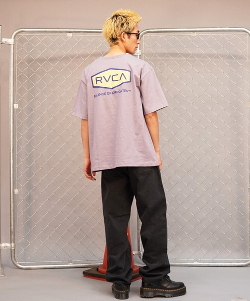 RVCA（ルーカ）の「RVCA/ルーカ バックプリントTシャツ ロゴTee オーバーサイズ BE041-225（Tシャツ/カットソー・メンズ・グレー/カーキ/ホワイト/スミクロ・L/M/S）」の21枚目の写真
