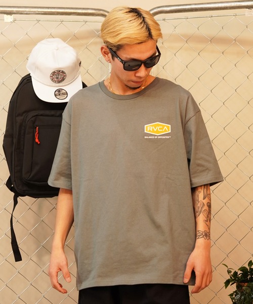 RVCA（ルーカ）の「RVCA/ルーカ バックプリントTシャツ ロゴTee オーバーサイズ BE041-225（Tシャツ/カットソー・メンズ・グレー/カーキ/ホワイト/スミクロ・L/M/S）」の13枚目の写真