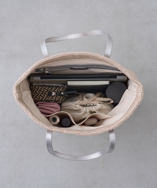 IACUCCI（イアクッチ）の「グッシオ TOTE PAGLIA/LAMINATO（トート