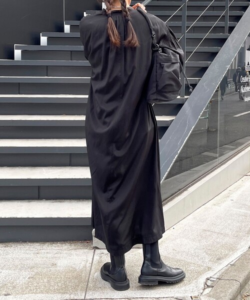 fredy emue（フレディエミュ）の「ブライトローン袖ボリュームワンピース（ペチワンピ付き）（ワンピース・レディース・サックスブルー/ブラック/オフホワイト・38）」の4枚目の写真