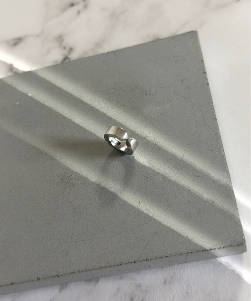 Burner(バーナー)の「【OKUOKU 0909】イヤーカフ シンプルデザイン oku-ecuff-00315 U(イヤーカフ・メンズ・シルバー/シルバー系その他/U/O/P/Q/R/S/T/G/H/I/J/M/N/A/B/C/D/E/F/K/L・ONE SIZE)」の5枚目の写真