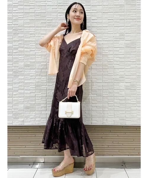 MERCURYDUO(マーキュリーデュオ)の「スパークルレースキャミティアードワンピース(ワンピース・レディース・オフホワイト/ダークブラウン/オレンジ・SMALL/MEDIUM)」の17枚目の写真