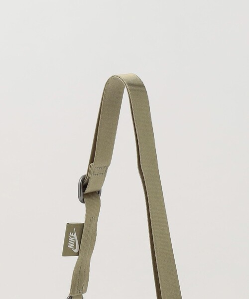 NIKE(ナイキ)の「<NIKE>ウィメンズ フューチュラ クロスボディバッグ/1L(ショルダーバッグ・レディース・オリーブ/ブラック・FREE)」の18枚目の写真