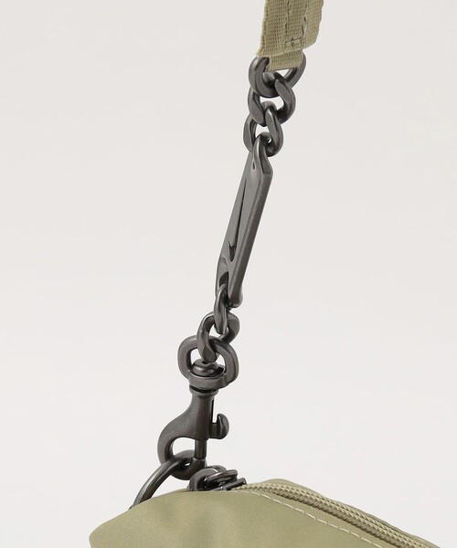 NIKE(ナイキ)の「<NIKE>ウィメンズ フューチュラ クロスボディバッグ/1L(ショルダーバッグ・レディース・オリーブ/ブラック・FREE)」の3枚目の写真