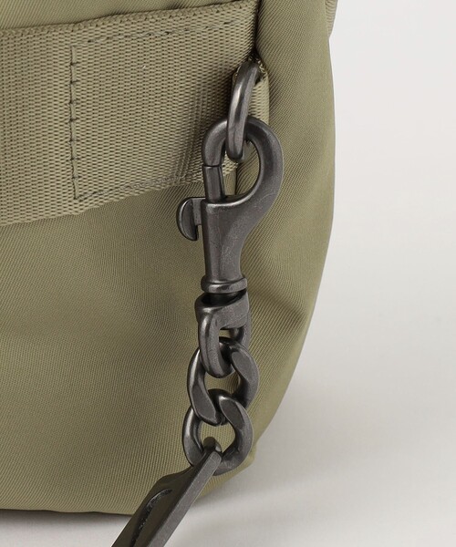 NIKE(ナイキ)の「<NIKE>ウィメンズ フューチュラ クロスボディバッグ/1L(ショルダーバッグ・レディース・オリーブ/ブラック・FREE)」の5枚目の写真