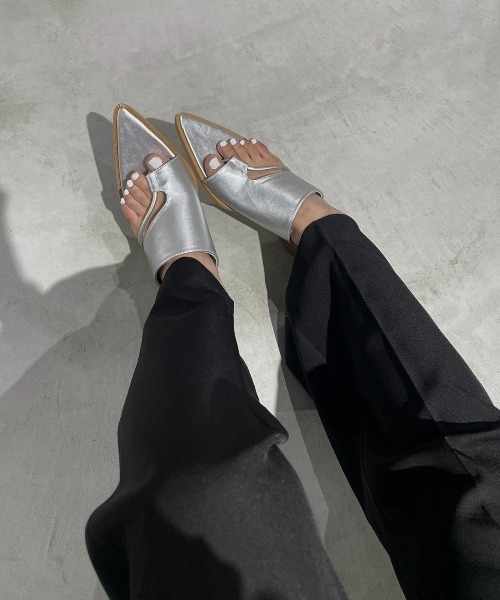 AIC.（エーアイシー）の「カットアウトポインテッドトゥーサンダル（サンダル・レディース・シルバー/ブラック/その他・SMALL/MEDIUM/LARGE）」の9枚目の写真