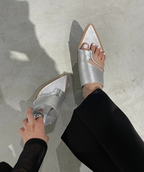 セール】カットアウトポインテッドトゥーサンダル（サンダル