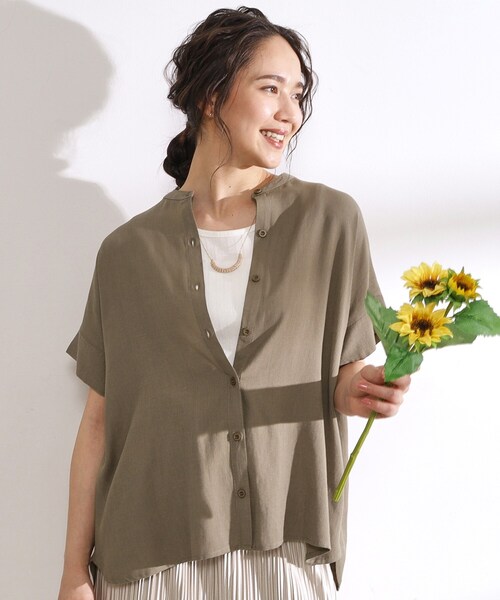 DRESKIP(ドレスキップ)の「◆【無理せずキレイ】バンドカラーブラウス(シャツ/ブラウス・レディース・グリーン系/チャコールグレー/ライトベージュ/カーキ・00)」の1枚目の写真