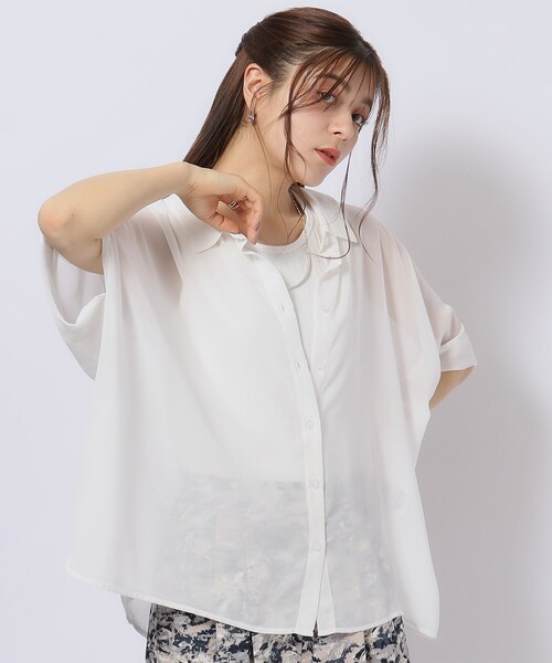 Cutie Blonde（キューティーブロンド）の「◆【洗える】さらりと羽織れる ポンチョ風 シアーシャツ（シャツ/ブラウス・レディース・グリーン/ネイビー系2/ホワイト系その他2/ホワイト系/ブラック・00）」の3枚目の写真