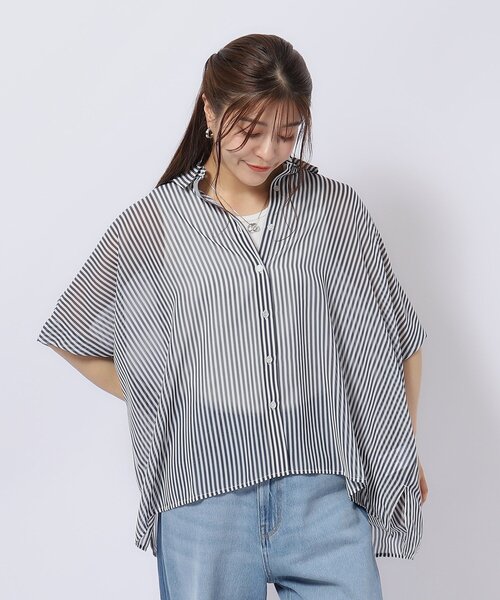 Cutie Blonde（キューティーブロンド）の「◆【洗える】さらりと羽織れる ポンチョ風 シアーシャツ（シャツ/ブラウス・レディース・グリーン/ネイビー系2/ホワイト系その他2/ホワイト系/ブラック・00）」の6枚目の写真