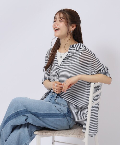 Cutie Blonde（キューティーブロンド）の「◆【洗える】さらりと羽織れる ポンチョ風 シアーシャツ（シャツ/ブラウス・レディース・グリーン/ネイビー系2/ホワイト系その他2/ホワイト系/ブラック・00）」の7枚目の写真