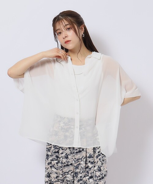 Cutie Blonde（キューティーブロンド）の「◆【洗える】さらりと羽織れる ポンチョ風 シアーシャツ（シャツ/ブラウス・レディース・グリーン/ネイビー系2/ホワイト系その他2/ホワイト系/ブラック・00）」の10枚目の写真