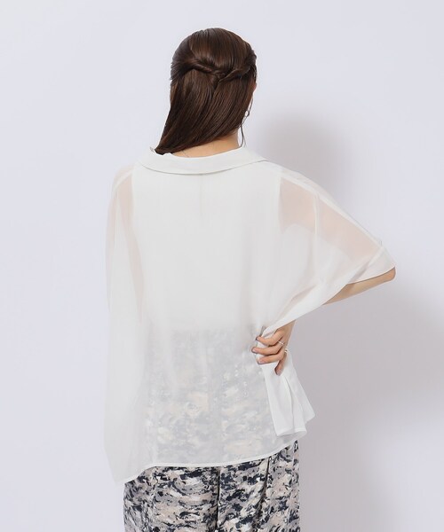Cutie Blonde（キューティーブロンド）の「◆【洗える】さらりと羽織れる ポンチョ風 シアーシャツ（シャツ/ブラウス・レディース・グリーン/ネイビー系2/ホワイト系その他2/ホワイト系/ブラック・00）」の11枚目の写真