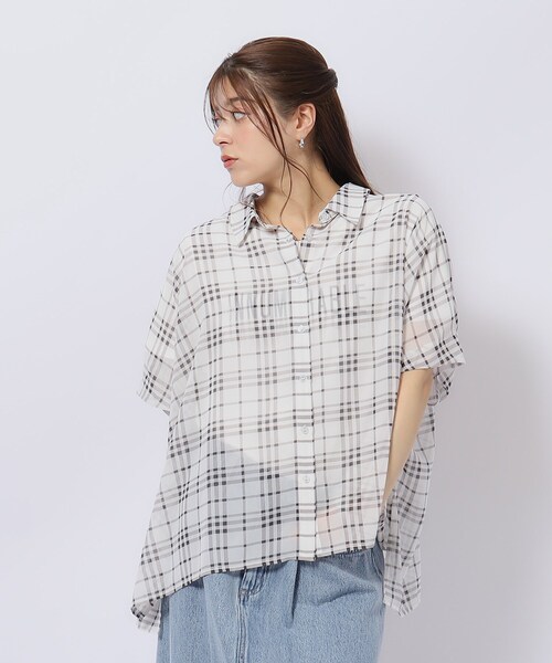 Cutie Blonde（キューティーブロンド）の「◆【洗える】さらりと羽織れる ポンチョ風 シアーシャツ（シャツ/ブラウス・レディース・グリーン/ネイビー系2/ホワイト系その他2/ホワイト系/ブラック・00）」の22枚目の写真