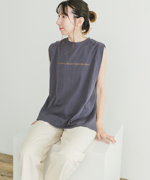 ITEMS URBANRESEARCH（アイテムズ アーバンリサーチ）の「ショルダータックロゴTシャツ（Tシャツ/カットソー・レディース・グレー系その他/チャコールグレー/ホワイト/オレンジ・FREE）」の11枚目の写真