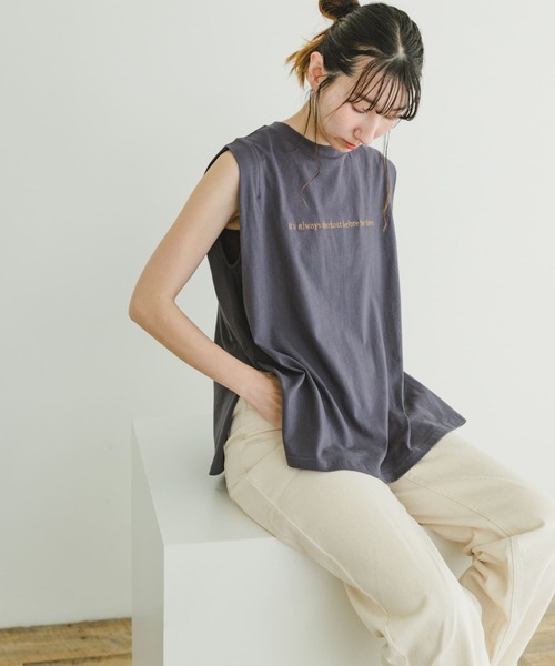 ITEMS URBANRESEARCH（アイテムズ アーバンリサーチ）の「ショルダータックロゴTシャツ（Tシャツ/カットソー・レディース・グレー系その他/チャコールグレー/ホワイト/オレンジ・FREE）」の13枚目の写真
