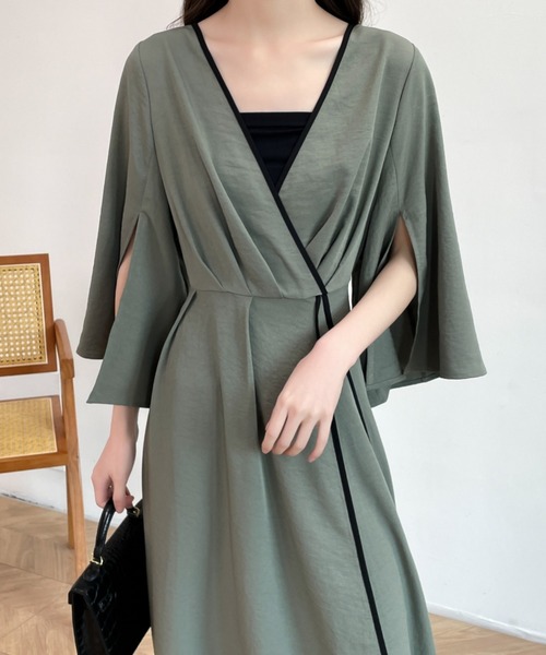ECLIN(エクラン)の「フレアスリーブスリット配色パイピングカシュクールワンピース(ワンピース・レディース・ブラック/ブラウン/グリーン・M/L)」の3枚目の写真