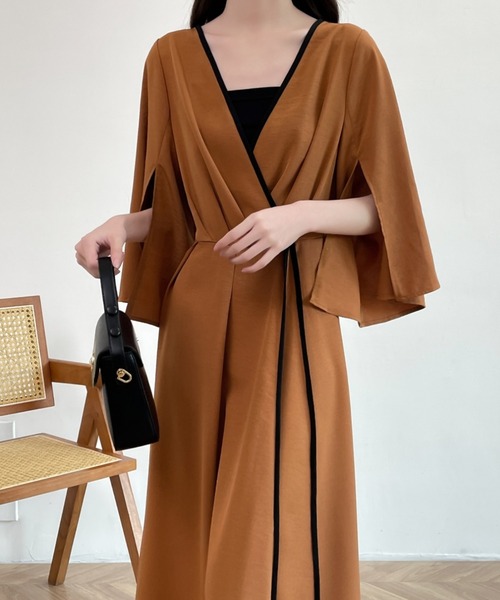 ECLIN(エクラン)の「フレアスリーブスリット配色パイピングカシュクールワンピース(ワンピース・レディース・ブラック/ブラウン/グリーン・M/L)」の6枚目の写真