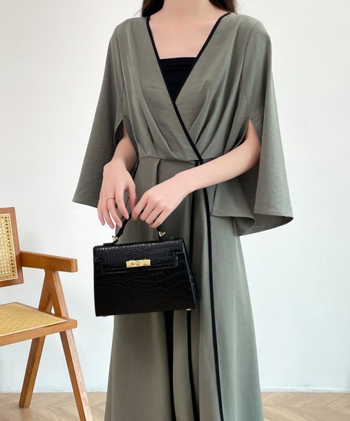 ECLIN(エクラン)の「フレアスリーブスリット配色パイピングカシュクールワンピース(ワンピース・レディース・ブラック/ブラウン/グリーン・M/L)」の9枚目の写真