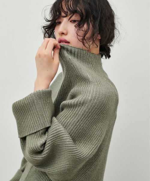 LARUTA(ラルータ)の「【LARUTA】前後2WAYスリットドルマンニットプルオーバー(ニット/セーター・レディース・ベージュ/オフホワイト/カーキ/サックスブルー/ブラック系その他・FREE)」の4枚目の写真
